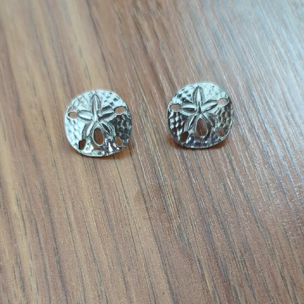 Silver Sand Dollar Stud Earrings - Beachy Nautical Jewelry